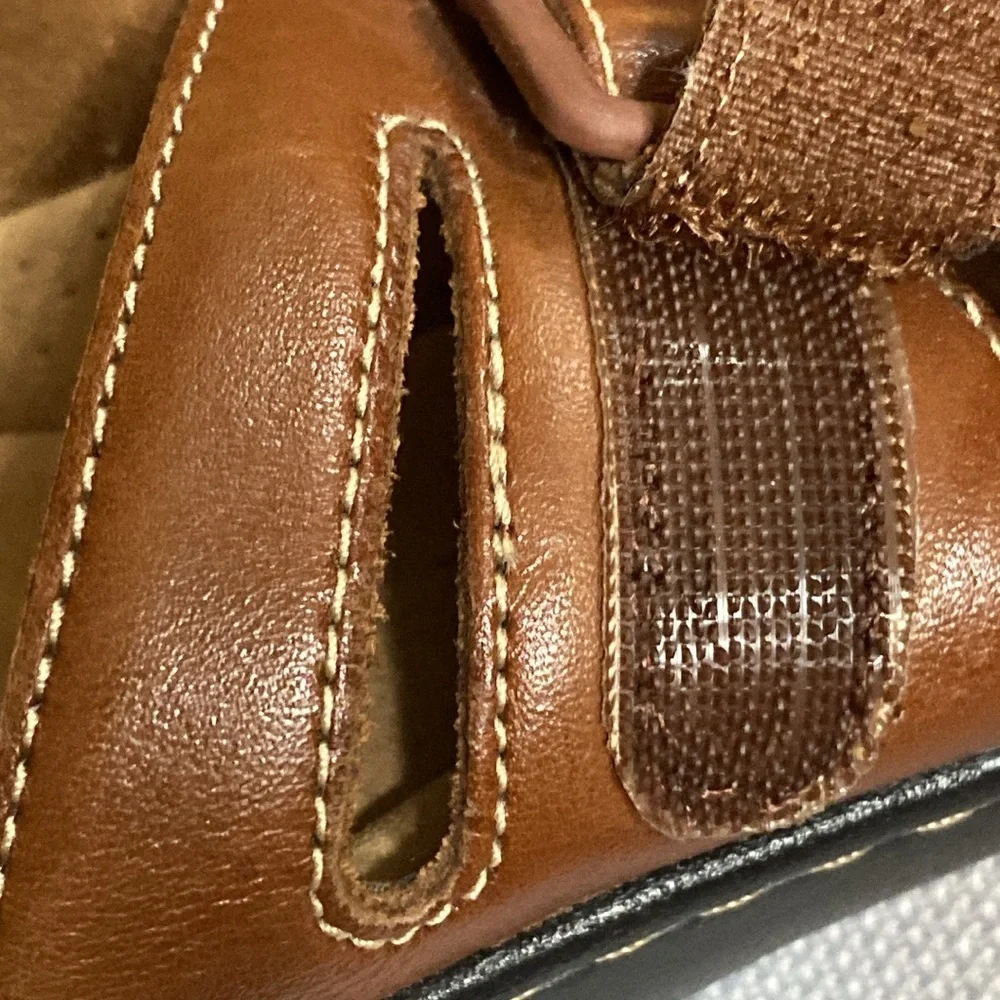 Clarks Wo size 12 Brown Leather Comfort Sandals. FAUX BUCKLE HOOK LOOP‎ STRAPS